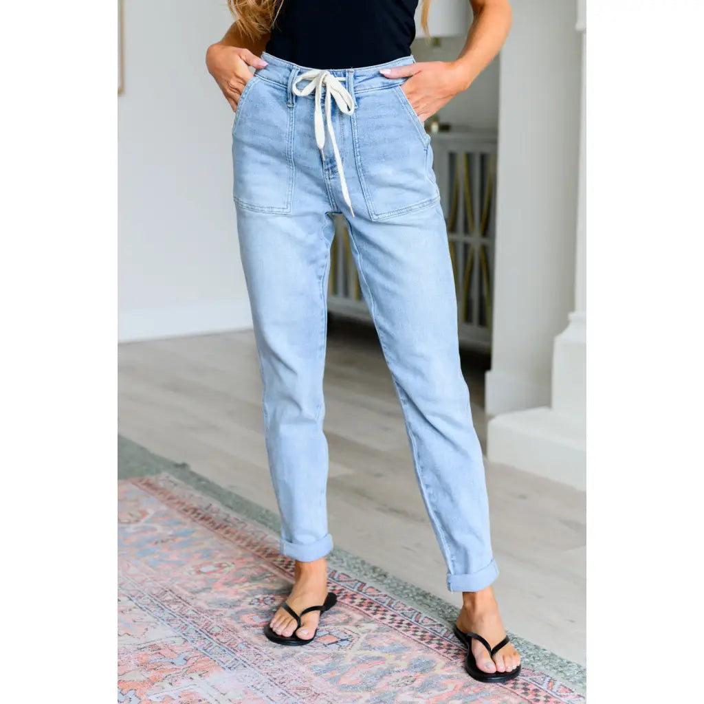 Upgrade your casual style with our Cooper High Rise Vintage Denim Judy Blue Joggers! The high rise design and light