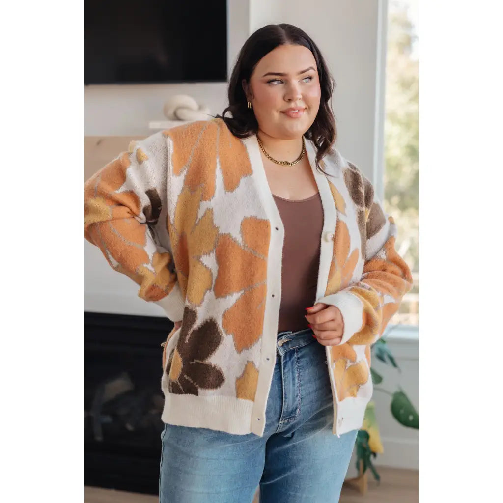 Our Exquisitely Fall Floral Cardigan is a retro mod floral oversized grandpa cardigan featuring an eye-catching large