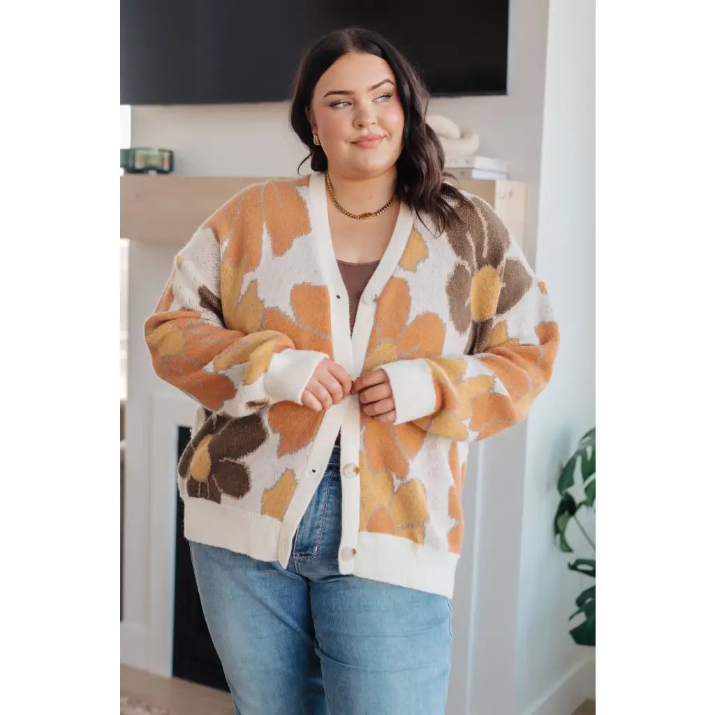 Our Exquisitely Fall Floral Cardigan is a retro mod floral oversized grandpa cardigan featuring an eye-catching large