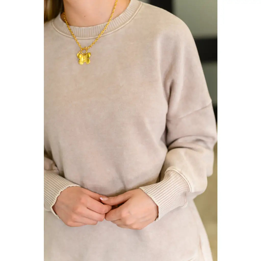 Wrap yourself in cozy vibes with our Iced Mocha Pullover! This plus size friendly stretchy fleece top features drop