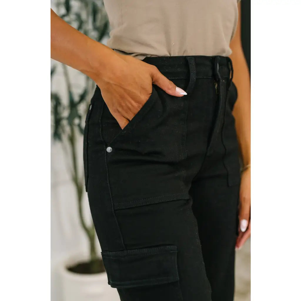 High waist black cargo jeans with wide leg plus sizes available. Non-distressed Judy Blue denim for street-chic style