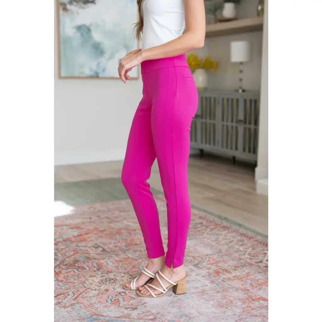 Our Magic Skinny Pants feature a high rise slim fit in ponte knit for flattering silhouette. The stretchy pull