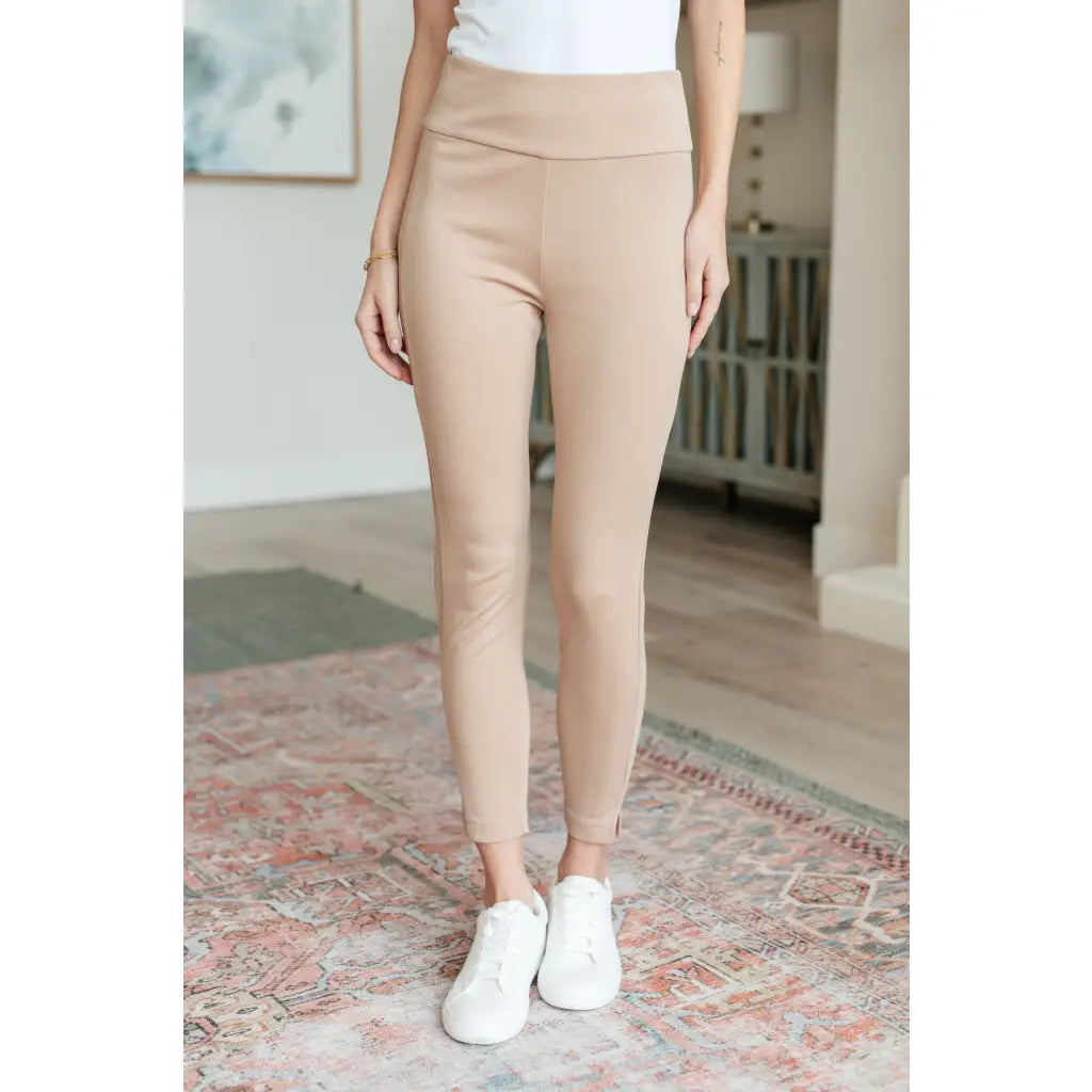 Our Magic Skinny Pants feature a high rise slim fit in ponte knit for flattering silhouette. The stretchy pull