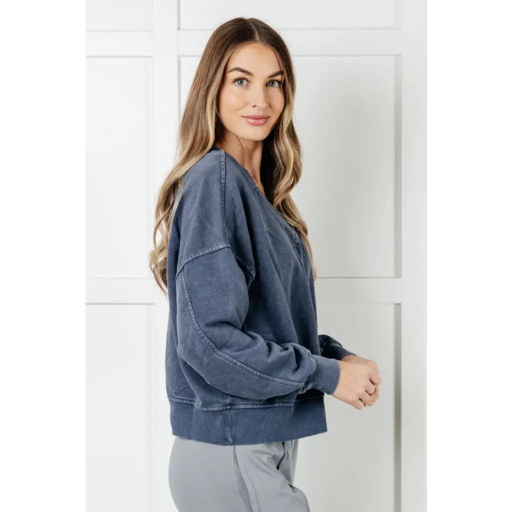Get ready to rock your reps in style with our Mineral Wash French Terry Pullover! Made from cozy fabric this blue