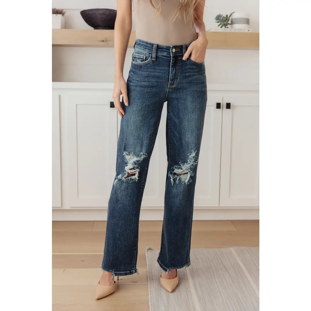 Your best outfits start with our Rose High Rise 90’s Straight Judy Blue Jeans! Featuring a gorgeous dark wash high rise