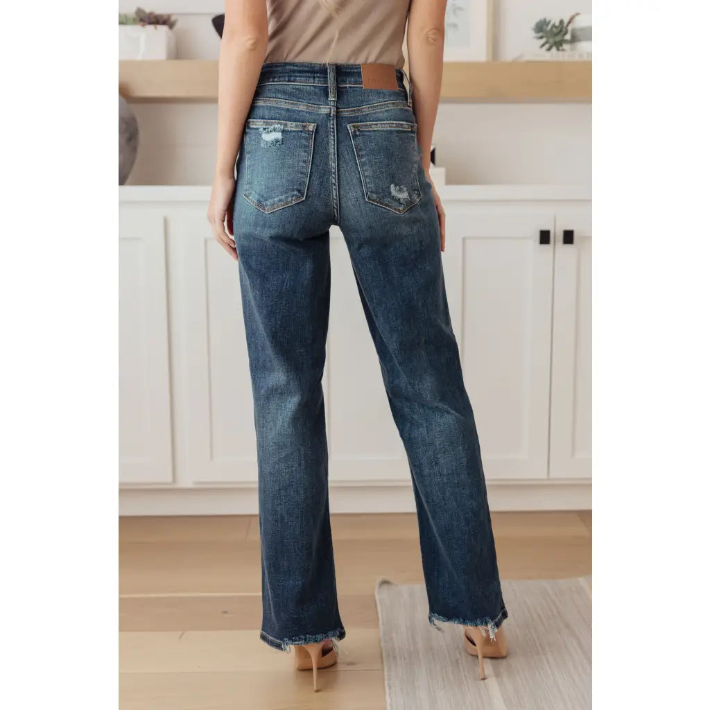 Your best outfits start with our Rose High Rise 90’s Straight Judy Blue Jeans! Featuring a gorgeous dark wash high rise