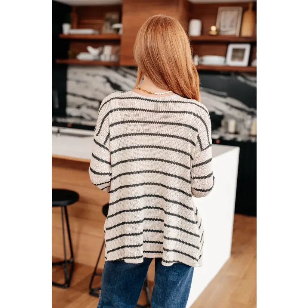 Get ready for a weekend of cozy adventures in our Weekend Adventure Striped Longline Cardigan. Made with soft sweater