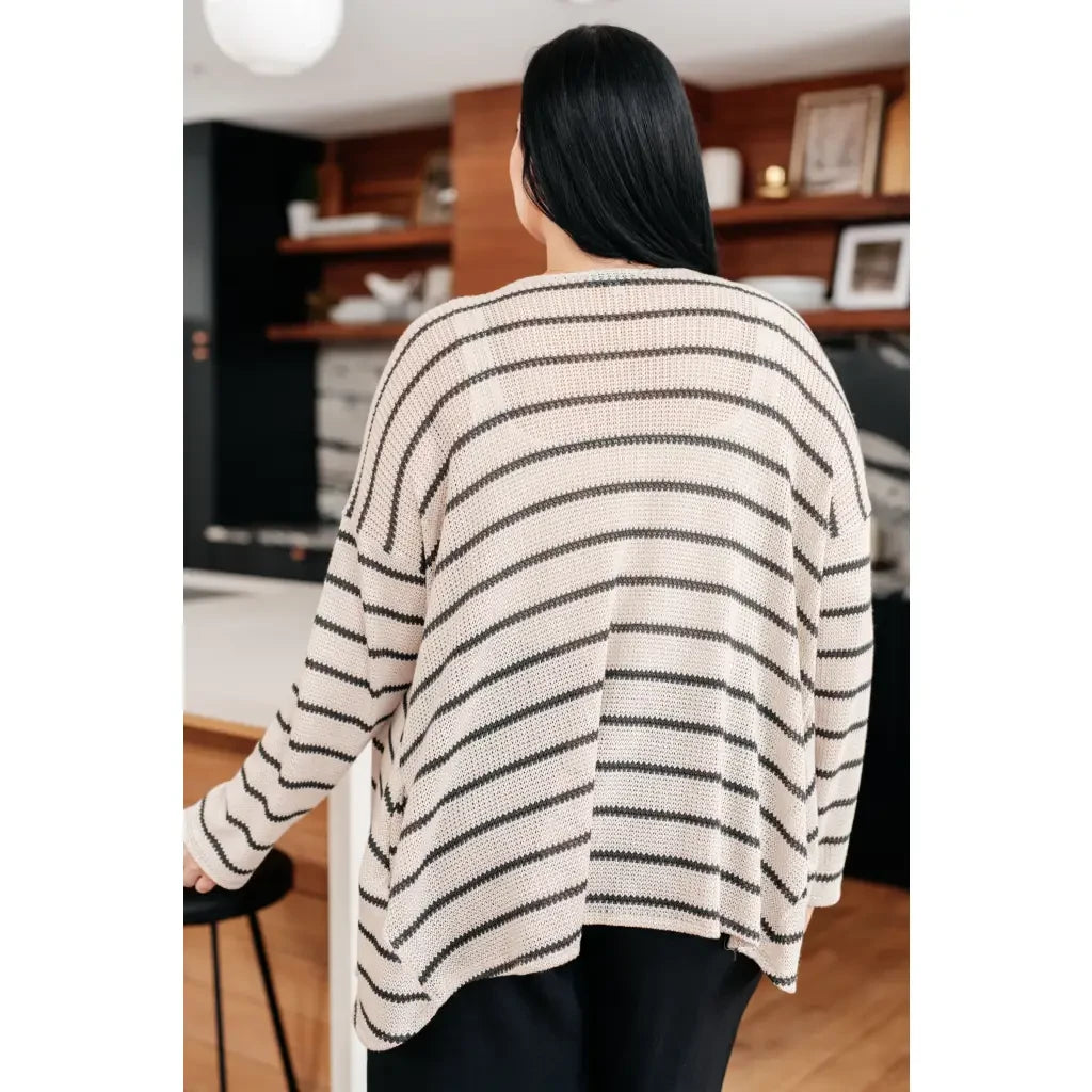 Get ready for a weekend of cozy adventures in our Weekend Adventure Striped Longline Cardigan. Made with soft sweater