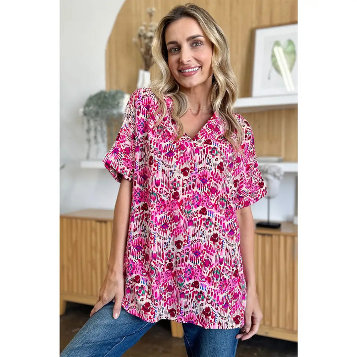 Abstractly Mine Printed V-Neck Short Sleeve Blouse – Chic