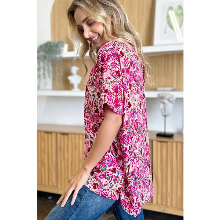 Abstractly Mine Printed V-Neck Short Sleeve Blouse – Chic