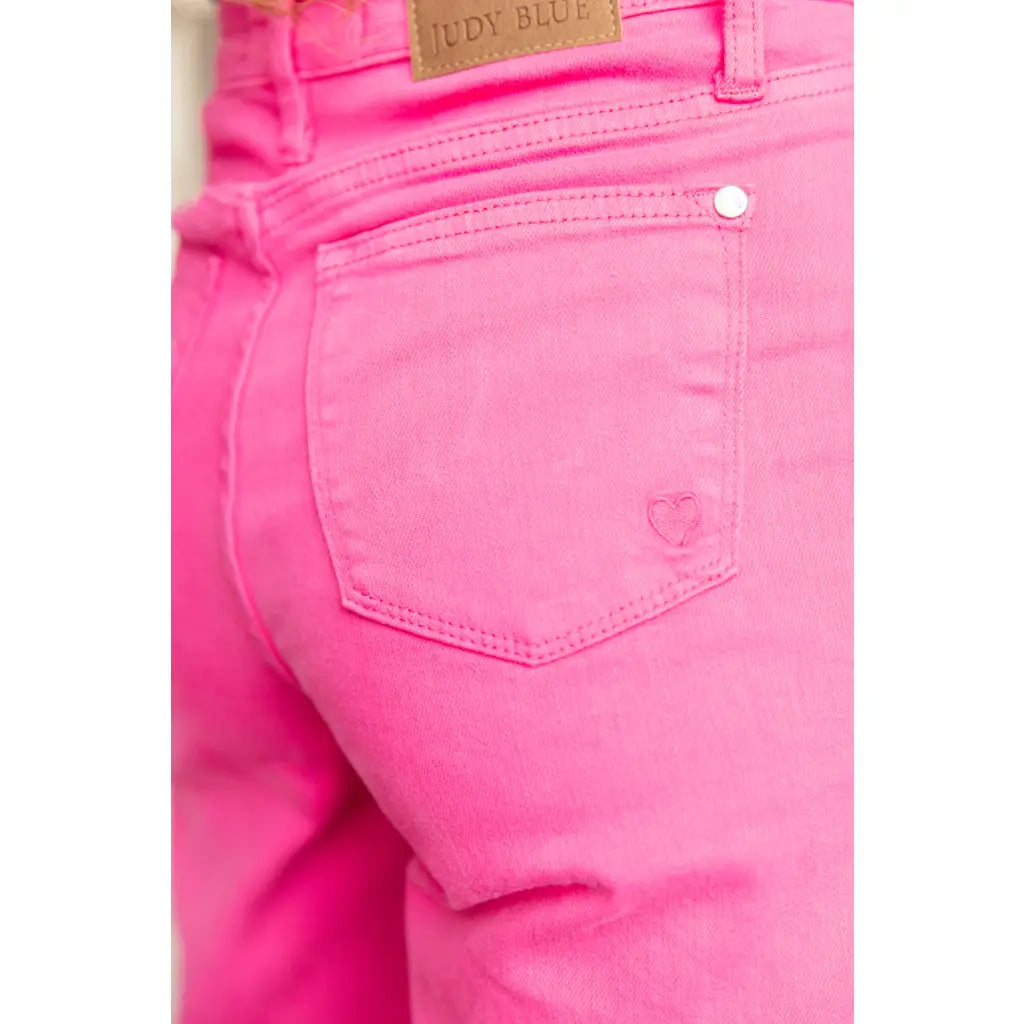 Experience the perfect balance of comfort and style with our Barbara High Rise 90’s Straight Jeans from Judy Blue.