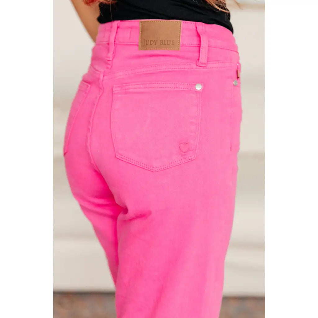 Experience the perfect balance of comfort and style with our Barbara High Rise 90’s Straight Jeans from Judy Blue.
