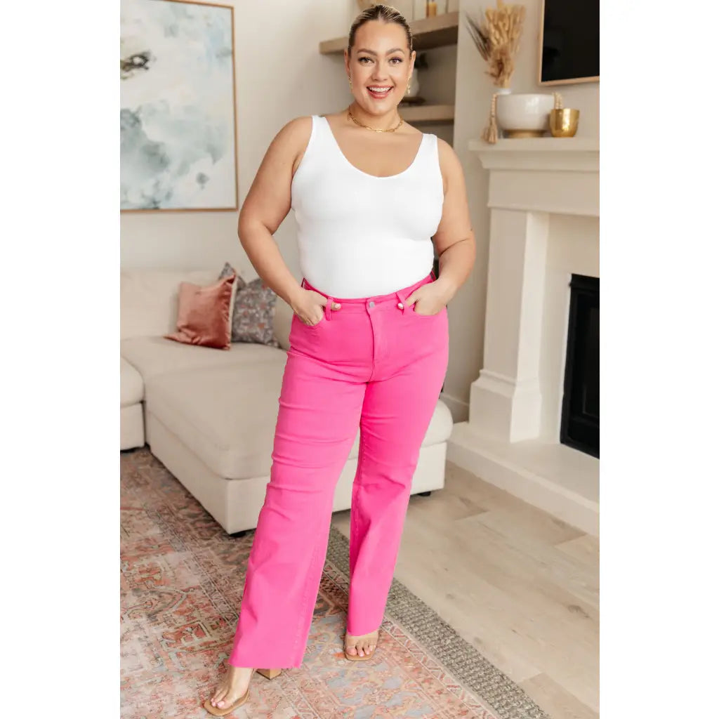 Experience the perfect balance of comfort and style with our Barbara High Rise 90’s Straight Jeans from Judy Blue.