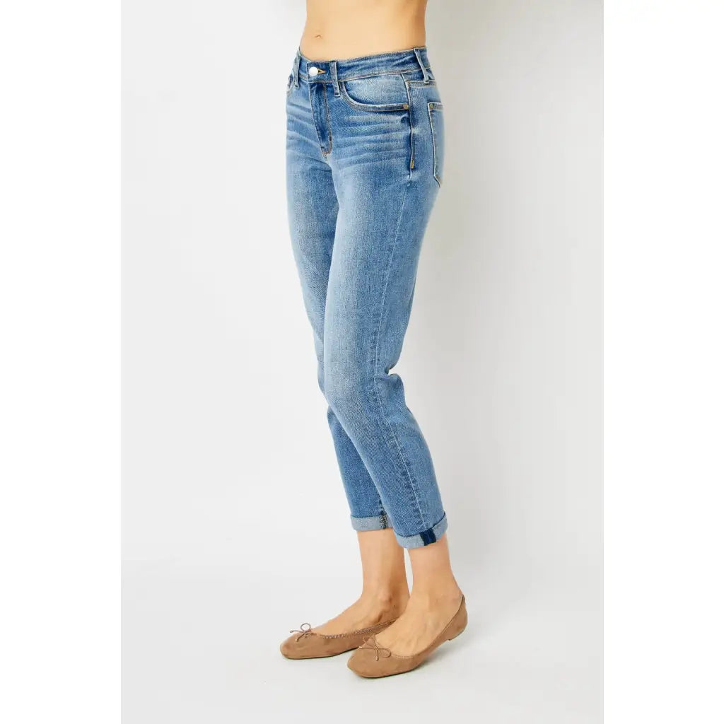 Elevate your denim game with our Best Eva Cuffed Hem Slim Fit Judy Blue Jeans. The cropped cuffed hem detail adds