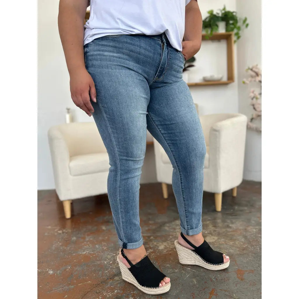 Elevate your denim game with our Best Eva Cuffed Hem Slim Fit Judy Blue Jeans. The cropped cuffed hem detail adds
