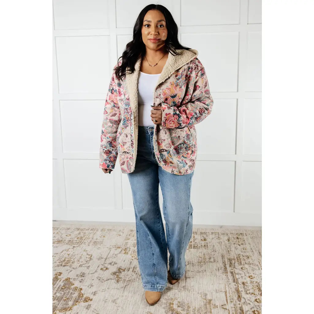 Stay cozy and stylish with our Bestie Floral Sherpa Lined Hooded Jacket! The perfect layer for chilly days this hoodie