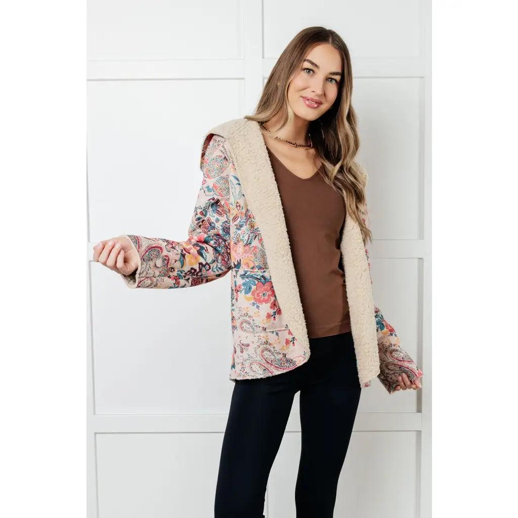 Stay cozy and stylish with our Bestie Floral Sherpa Lined Hooded Jacket! The perfect layer for chilly days this hoodie