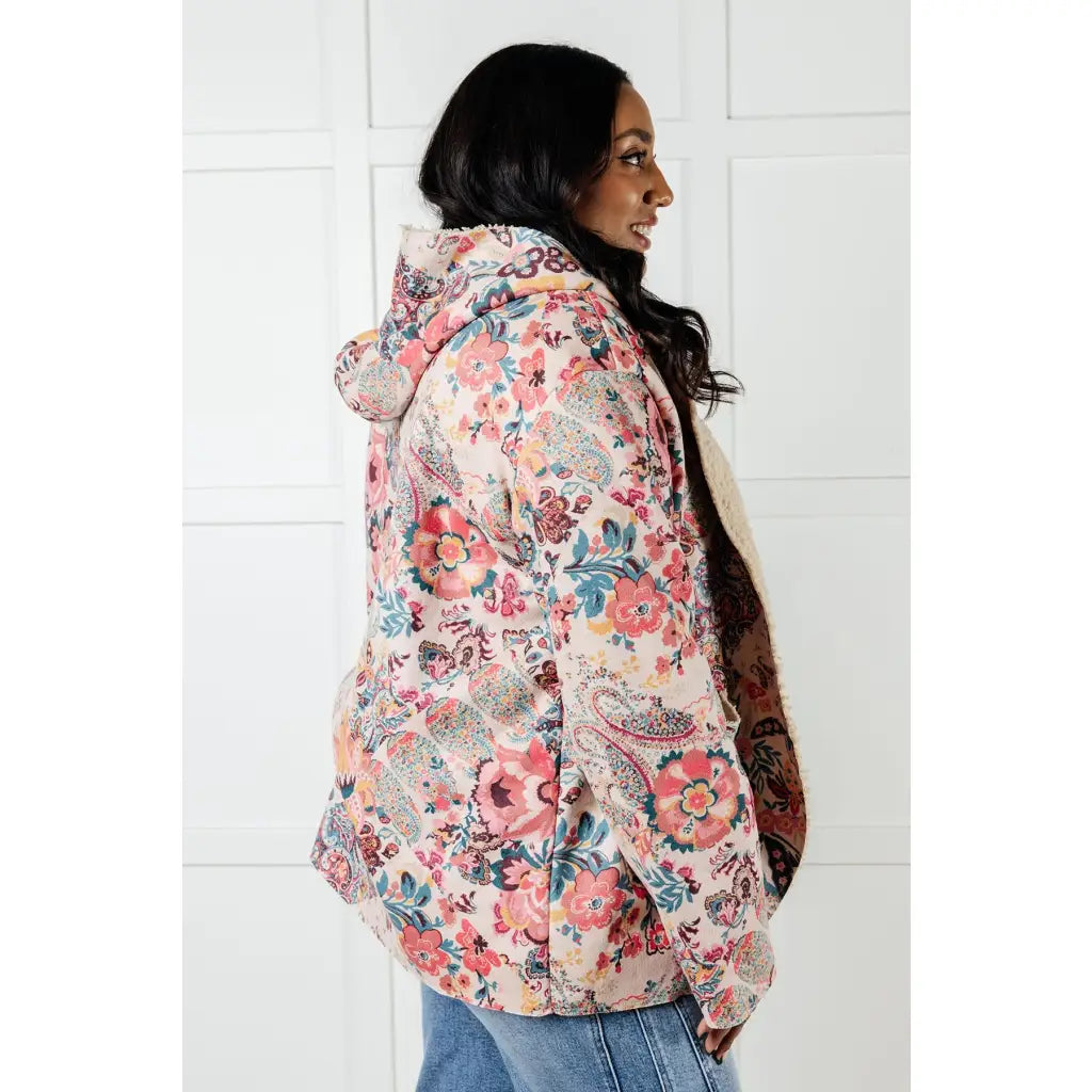 Stay cozy and stylish with our Bestie Floral Sherpa Lined Hooded Jacket! The perfect layer for chilly days this hoodie