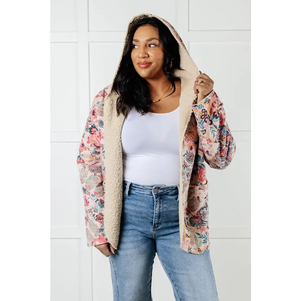 Stay cozy and stylish with our Bestie Floral Sherpa Lined Hooded Jacket! The perfect layer for chilly days this hoodie