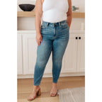 Stay comfortable and warm in these Bryant Thermal Skinny Judy Blue Jeans. Made with brushed non-distressed thermal