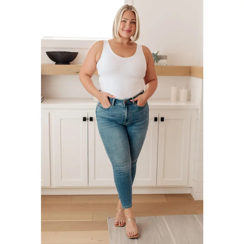 Stay comfortable and warm in these Bryant Thermal Skinny Judy Blue Jeans. Made with brushed non-distressed thermal