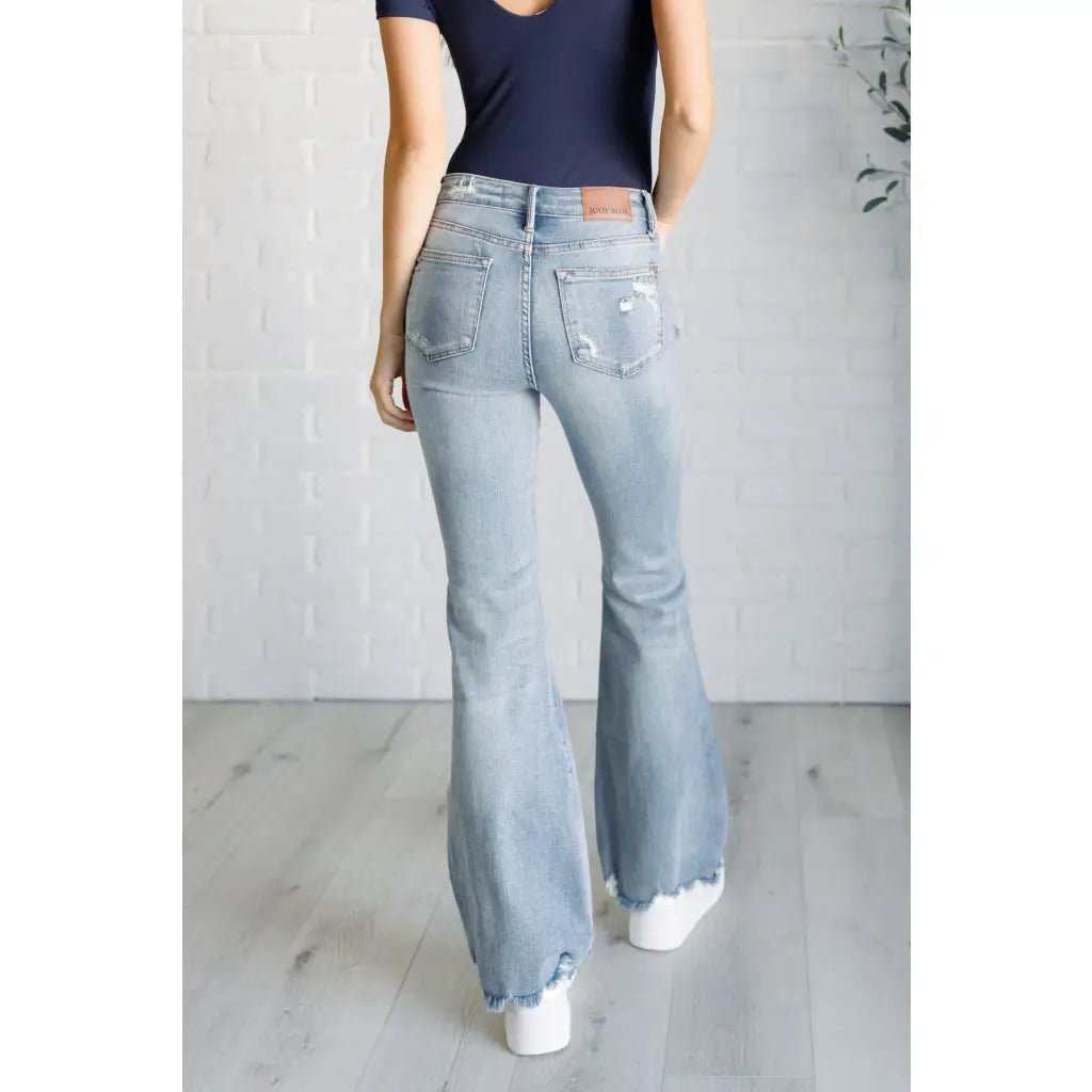 Our Caroline Mid Rise Tummy Control Flare Jeans are the perfect combination of style and comfort! With its tummy
