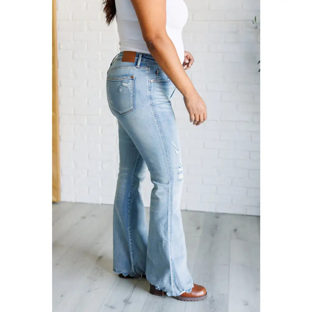 Our Caroline Mid Rise Tummy Control Flare Jeans are the perfect combination of style and comfort! With its tummy