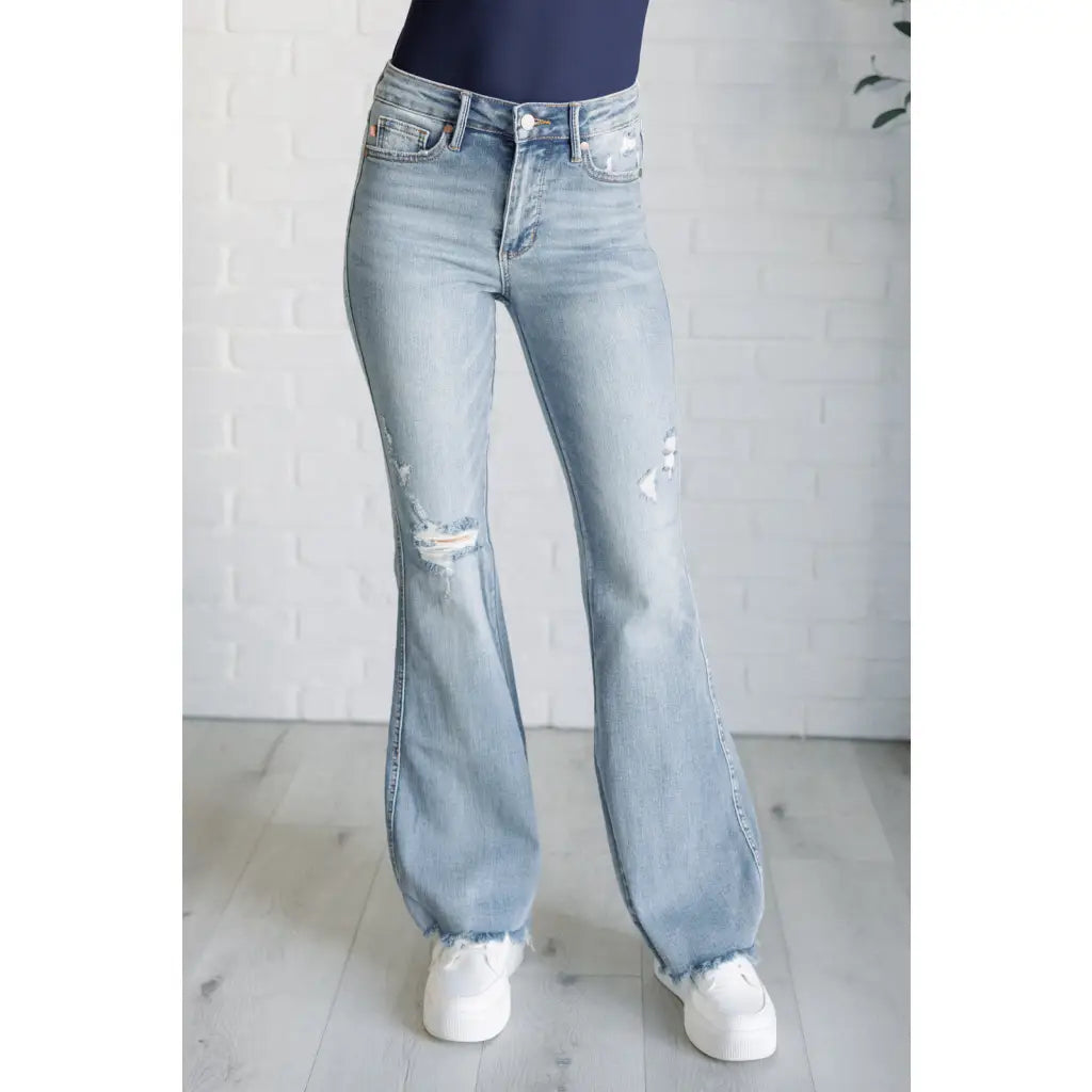 Our Caroline Mid Rise Tummy Control Flare Jeans are the perfect combination of style and comfort! With its tummy