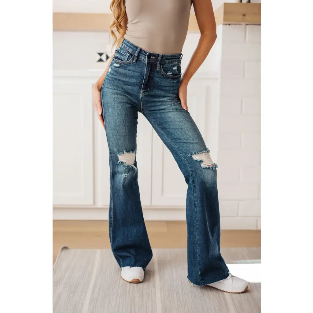 High on style and comfort our Cassandra Control Top Flare Judy Blue Jeans are sure to become your go-to for any outfit.