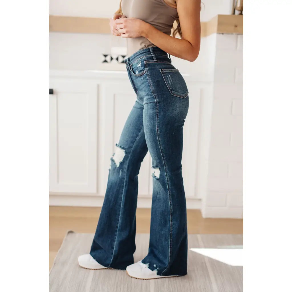 High on style and comfort our Cassandra Control Top Flare Judy Blue Jeans are sure to become your go-to for any outfit.