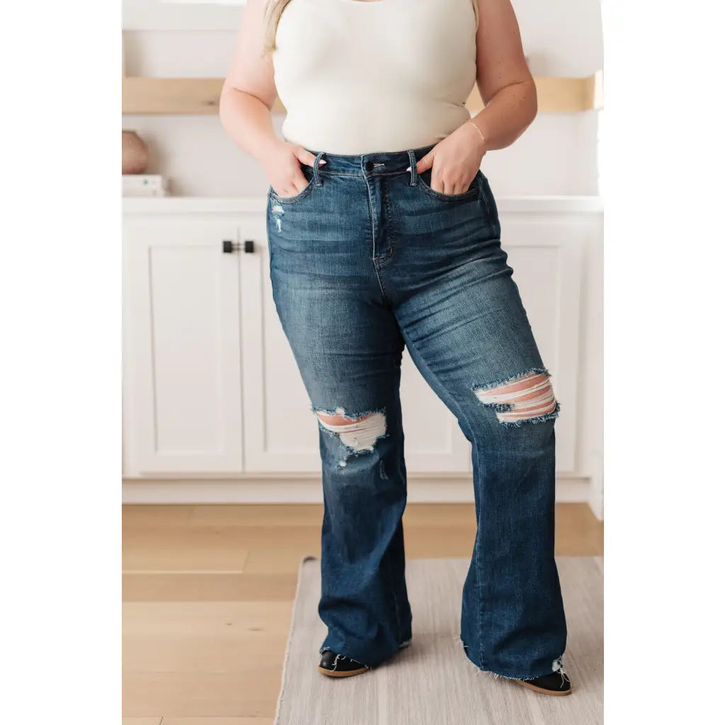 High on style and comfort our Cassandra Control Top Flare Judy Blue Jeans are sure to become your go-to for any outfit.