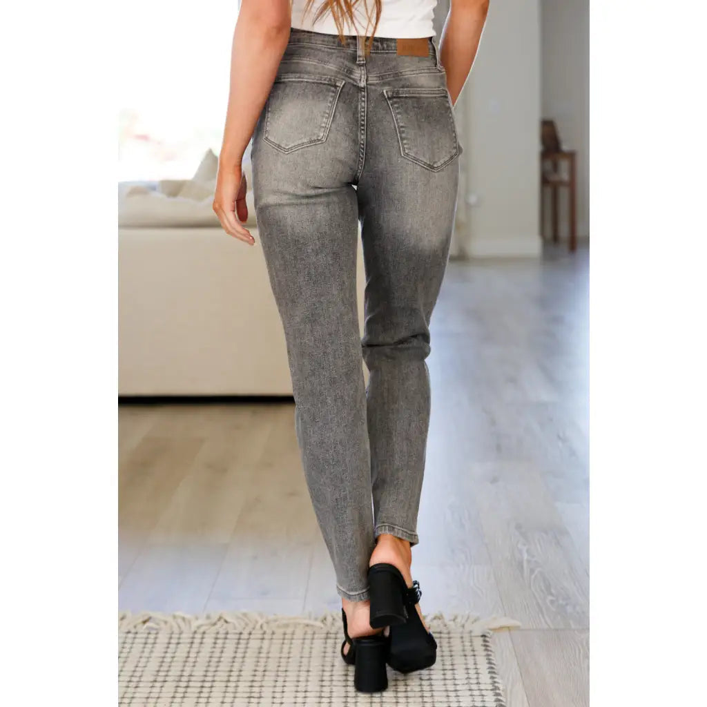 These Charlotte Grey Stone Wash Judy Blue Jeans are the perfect addition to your wardrobe. Featuring a high rise slim