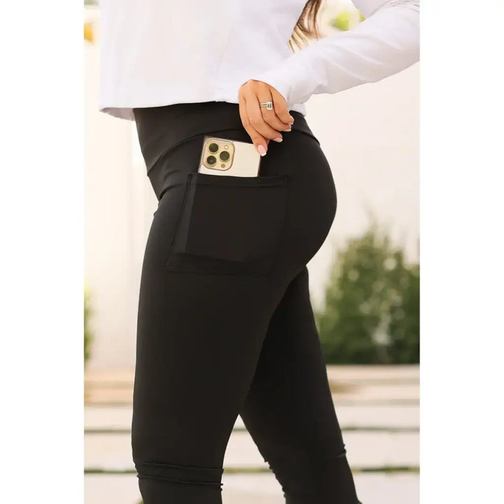 Chelsea Luxe Athleisure Capri Leggings in Black