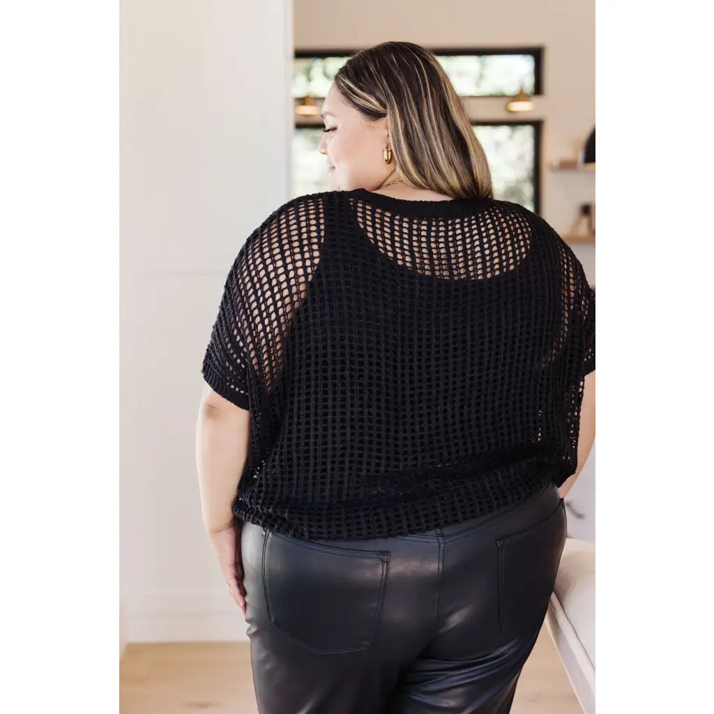 Look effortlessly stylish this season in the Coastal Dreams Fishnet Top! Crafted from a soft fishnet sweater open knit