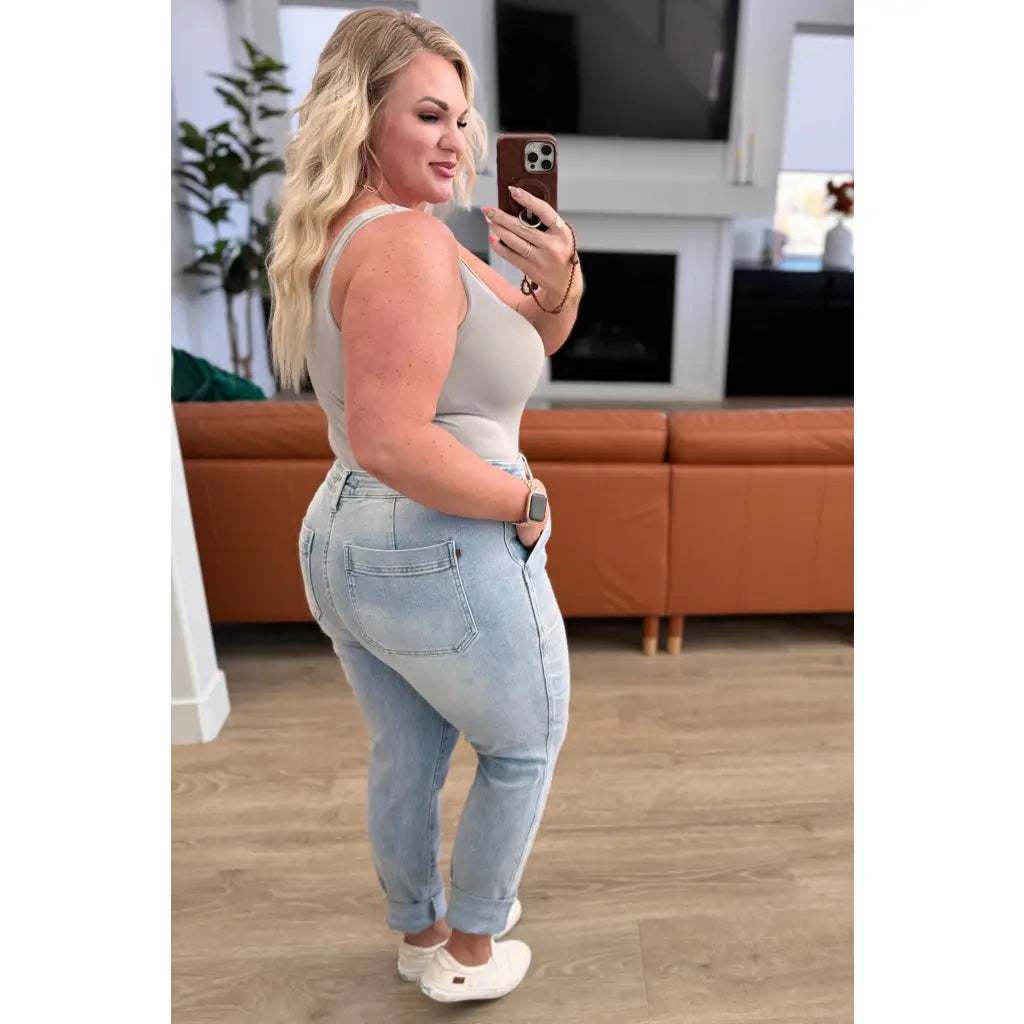 Upgrade your casual style with our Cooper High Rise Vintage Denim Judy Blue Joggers! The high-rise design and light