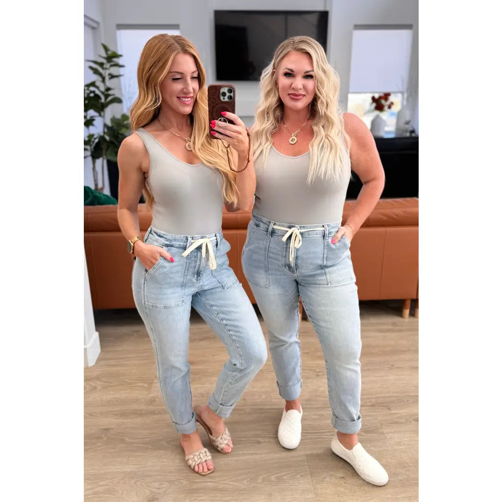 Upgrade your casual style with our Cooper High Rise Vintage Denim Judy Blue Joggers! The high-rise design and light