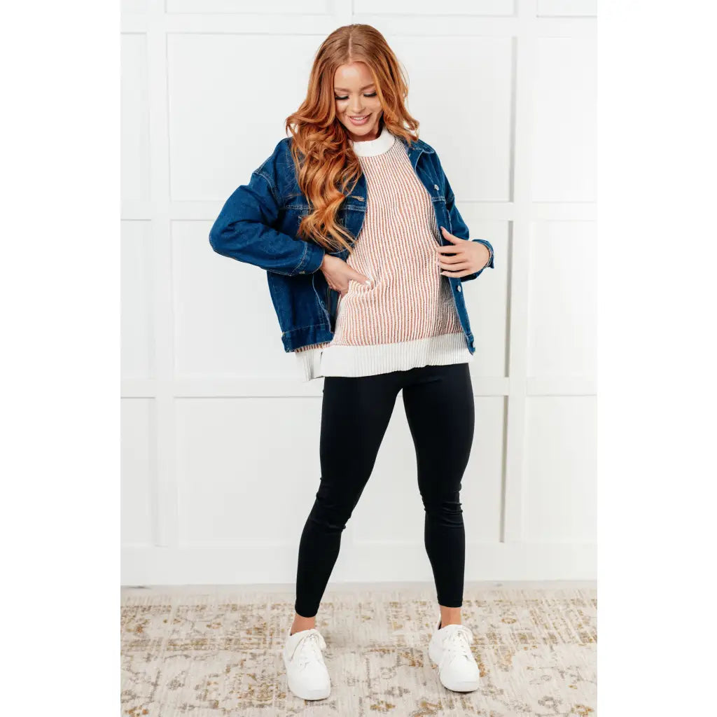 Our Cozy Oversized Contrast Trim Sweater in Mocha and White features a textured knit banded ribbed details on the round