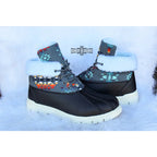 Experience the warmth and comfort of these cute Down Canyon Duck Boots. Crafted with black leather a grey aztec top
