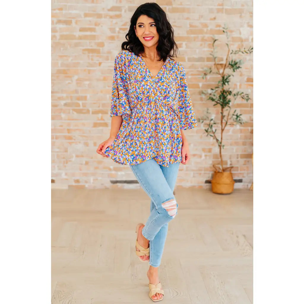 Unleash your inner dreamer with our Dreamer Peplum Top in Purple Retro Ditsy Floral! Featuring a playful v neckline