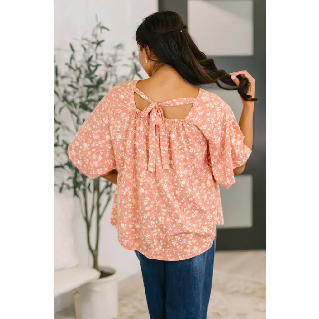 Shop this dusty rose floral top with flowy fit and stretch comfort. Available in standard plus sizes