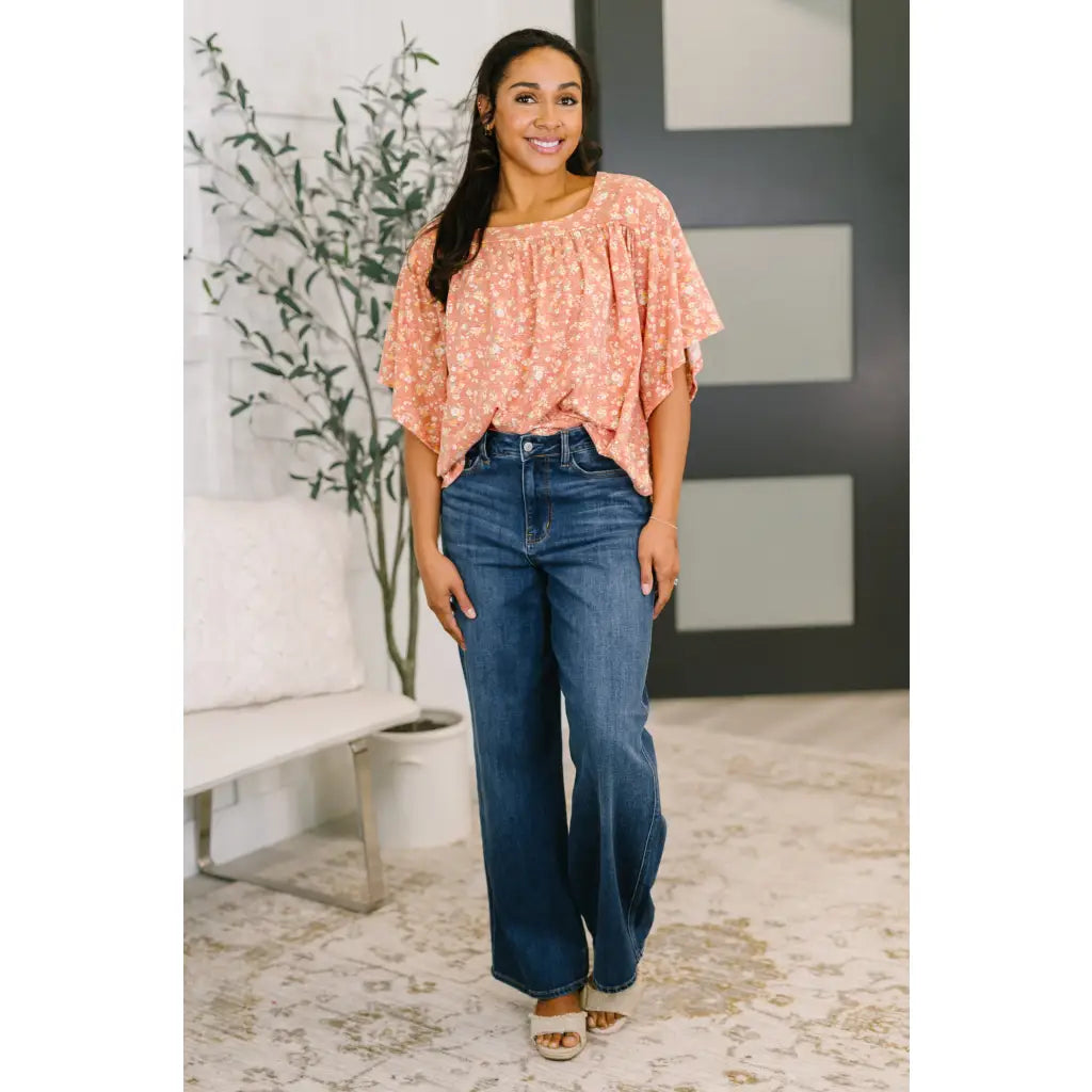 Shop this dusty rose floral top with flowy fit and stretch comfort. Available in standard plus sizes