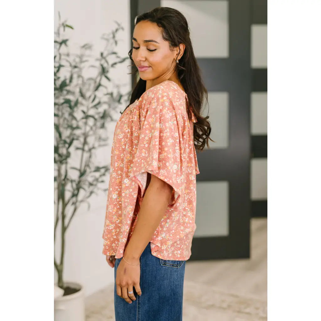 Shop this dusty rose floral top with flowy fit and stretch comfort. Available in standard plus sizes