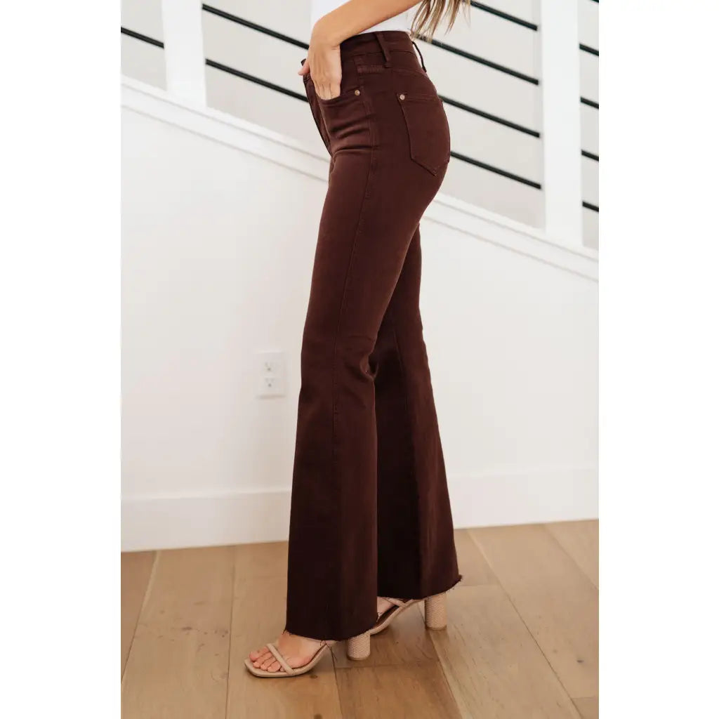 Our Espresso Flares Control Top Judy Blue Jeans look as great they feel! Enjoy the garment-dyed espresso brown coloring