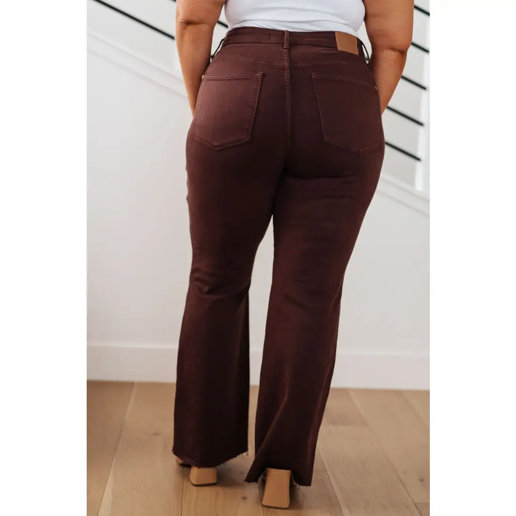 Our Espresso Flares Control Top Judy Blue Jeans look as great they feel! Enjoy the garment-dyed espresso brown coloring