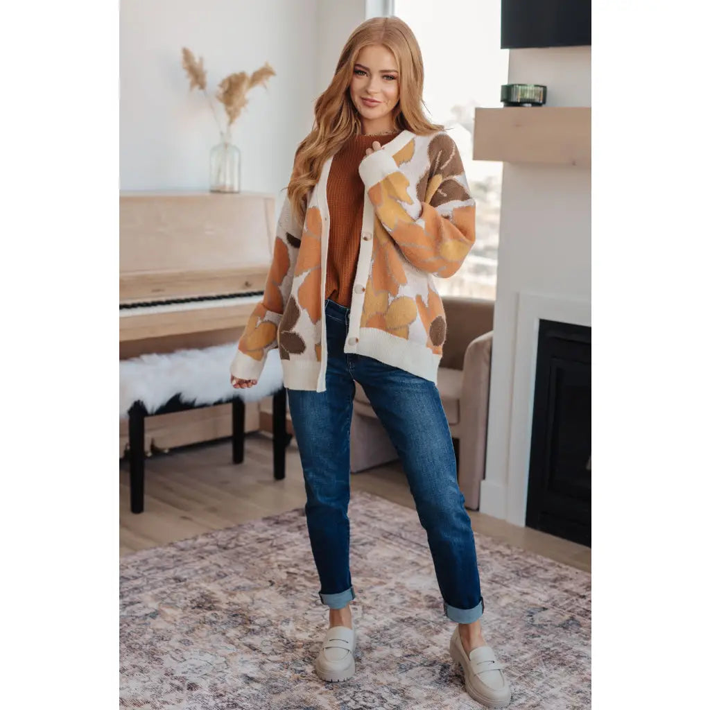 Our Exquisitely Fall Floral Cardigan is a retro mod floral oversized grandpa cardigan featuring an eye-catching large