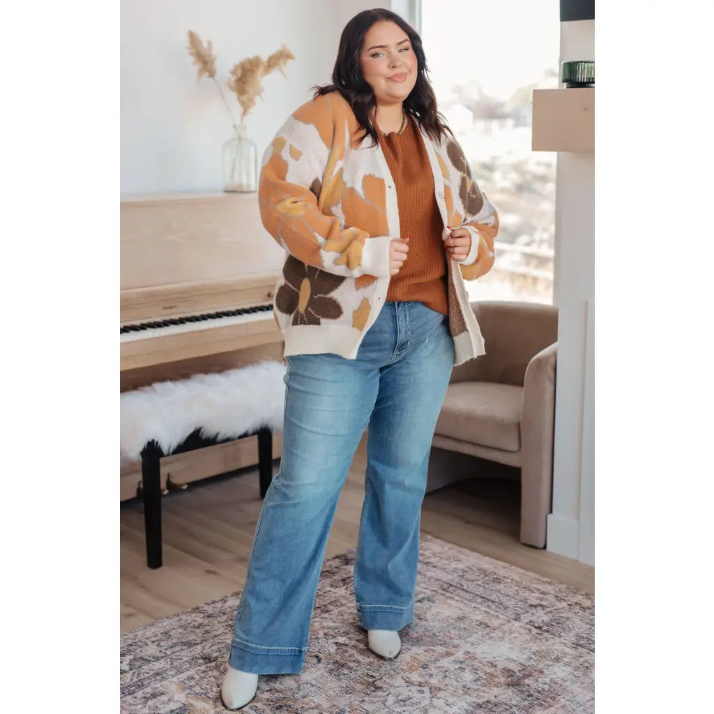 Our Exquisitely Fall Floral Cardigan is a retro mod floral oversized grandpa cardigan featuring an eye-catching large