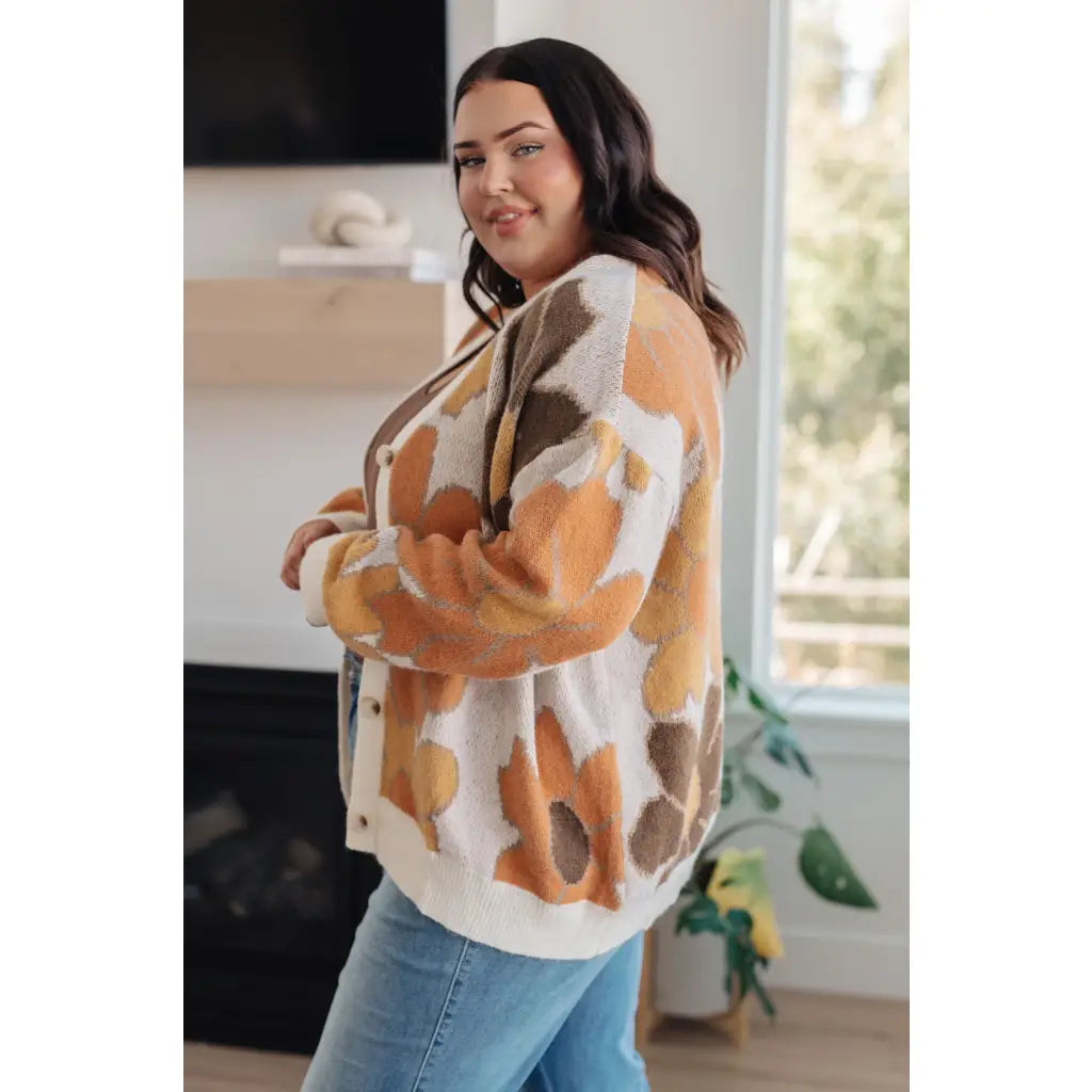 Our Exquisitely Fall Floral Cardigan is a retro mod floral oversized grandpa cardigan featuring an eye-catching large