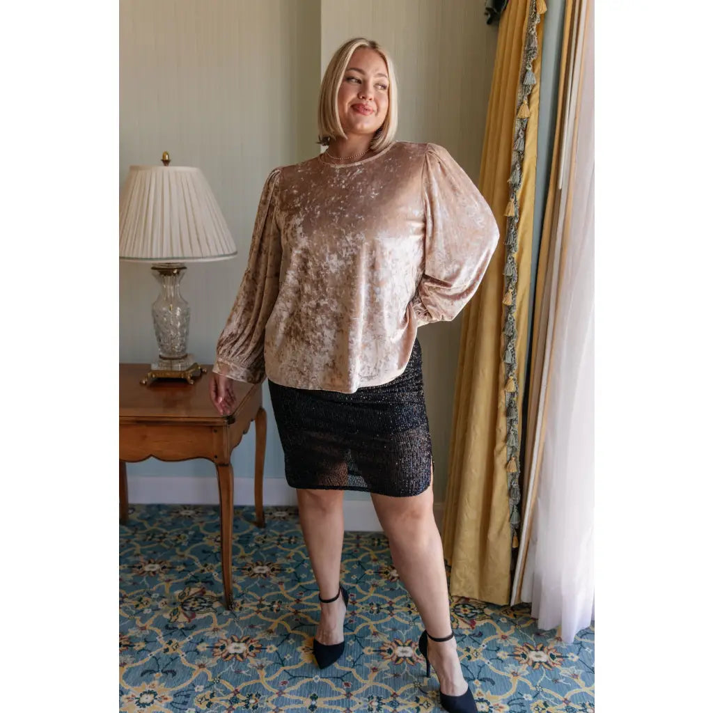 Introducing our new Feeling Good Velvet Blouse! This fashion must-have features puffed sleeves a buttoned sleeve cuff