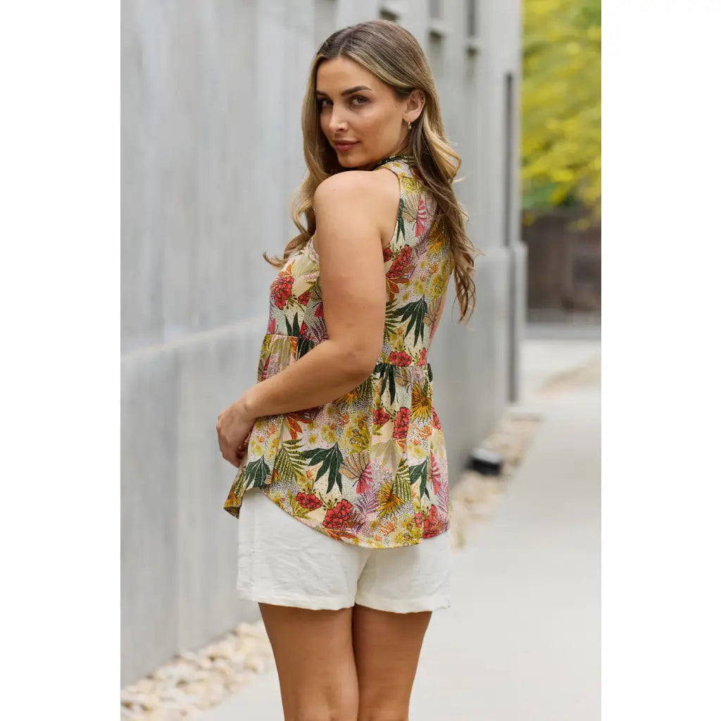 Crafted with meticulous attention to detail this stunning top will effortlessly elevate your wardrobe its captivating