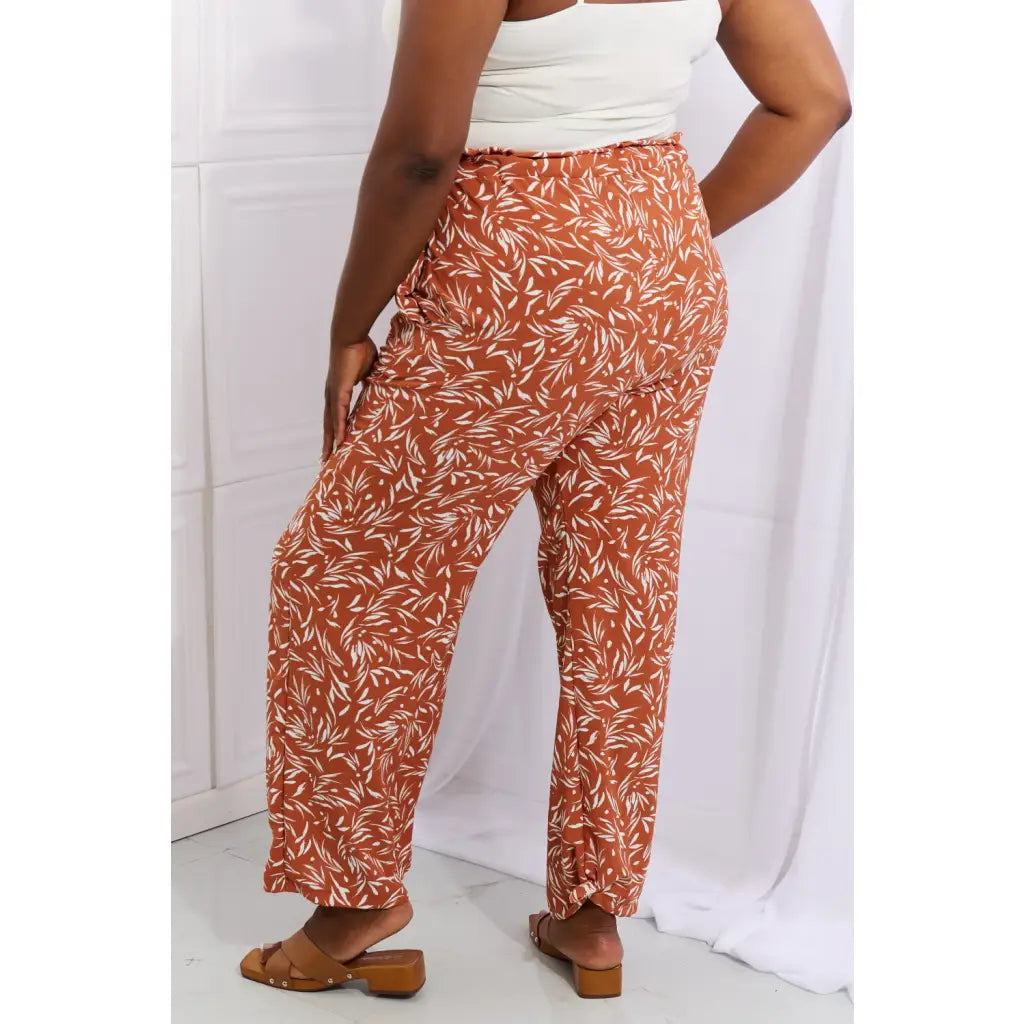 These trendy geometric print paperbag pants are made from a beautifully soft high quality fabric. The elastic waistband